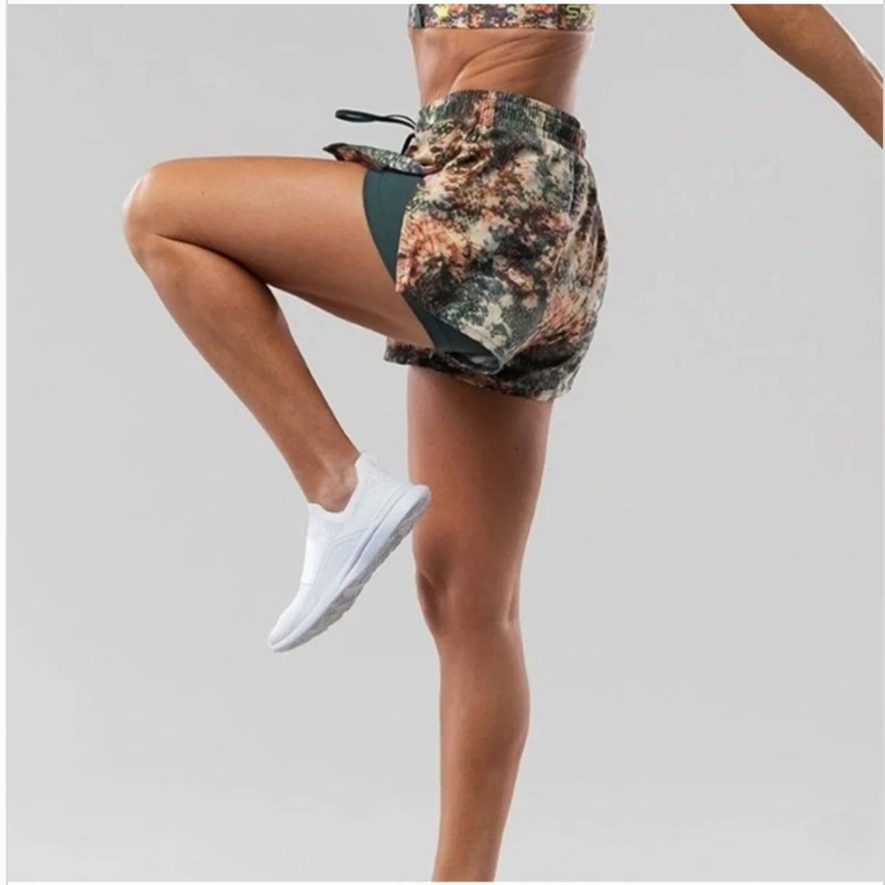 Shefit‎ 2-in-1 Running Shorts Womens M Green Multi Snakeskin Fitness Athleisure